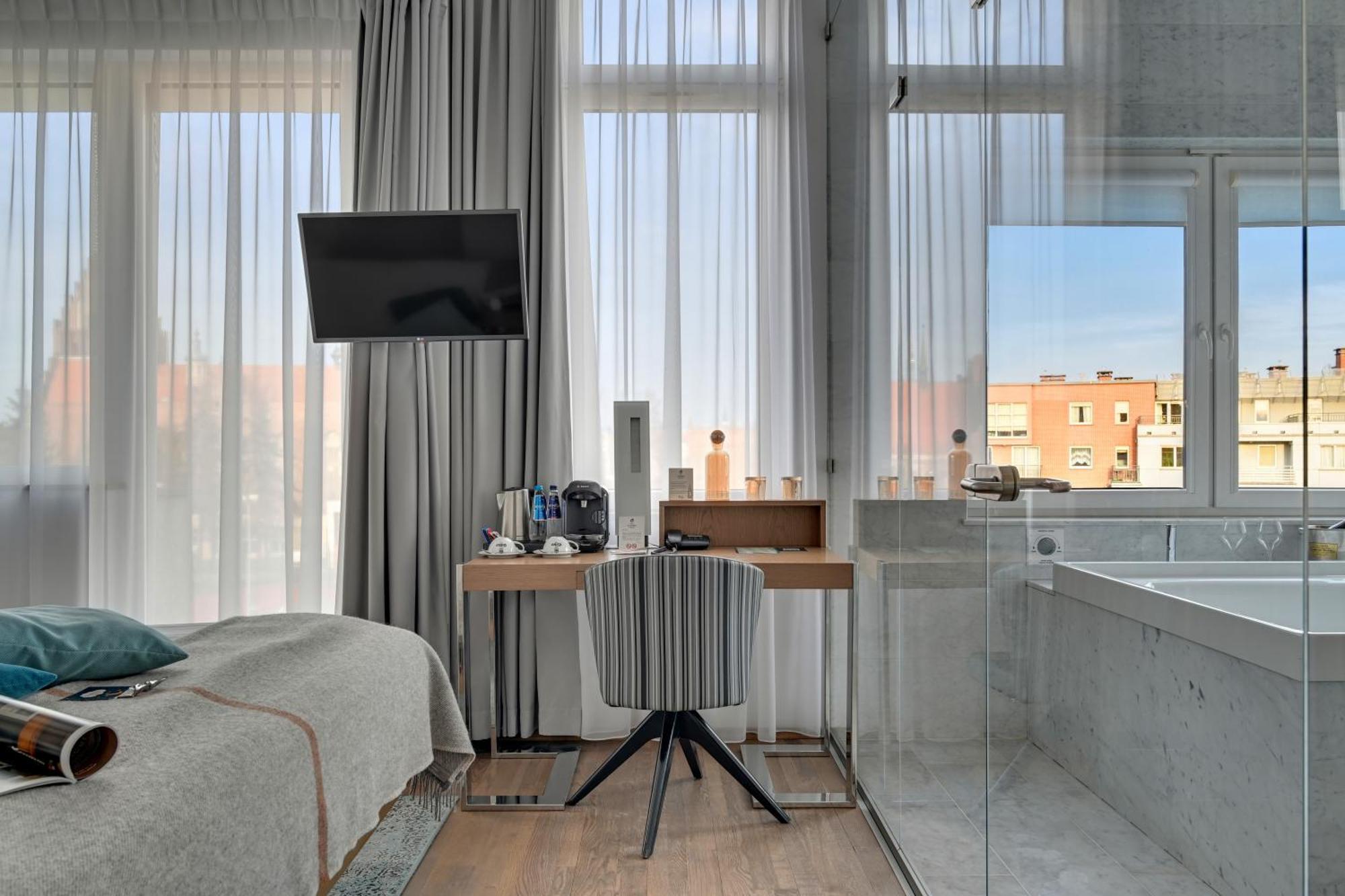 Almond Business & By Grano - Grano Riverside Hotel